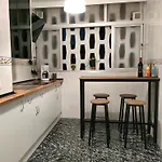 El Piso Espacioso Para Un Grupo De Amigos