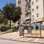 El Piso Espacioso Para Un Grupo De Amigos