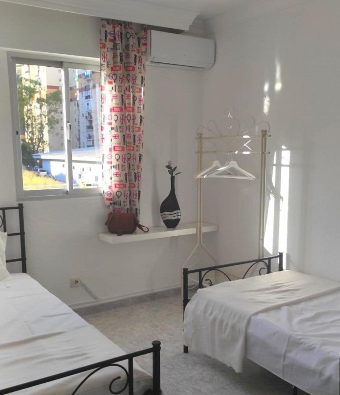 El Piso Espacioso Un Grupo De Amigos Apartamento